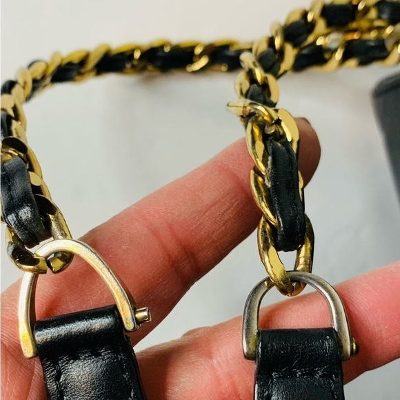 Stuart Weitzman Women’s Black Leather Pod Handbag/Crossbody Chanel like ! - Picture 13 of 16